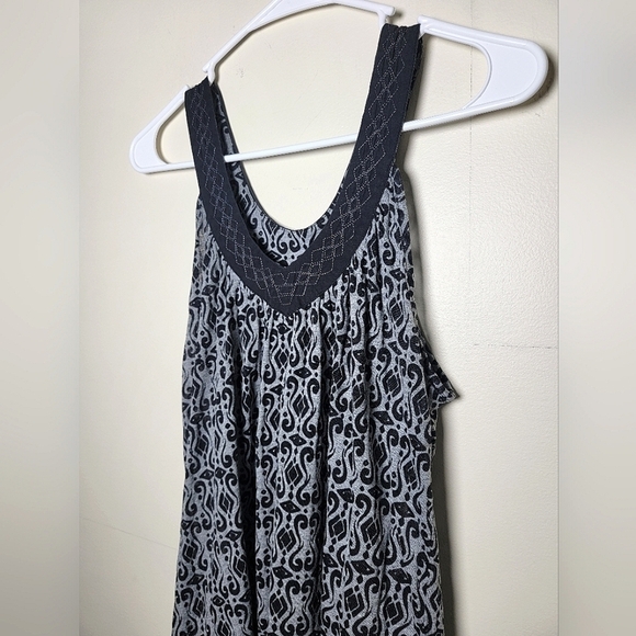 Women's Y2K Guess Sleeveless Tank Top, Size Medium - Picture 2 of 4